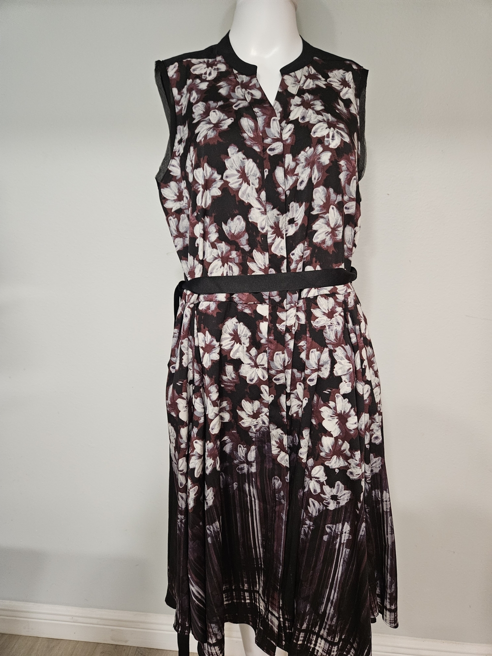 NWT Vera Wang Burgundy/ Purple and White Floral Sleeveless Midi Dress L
